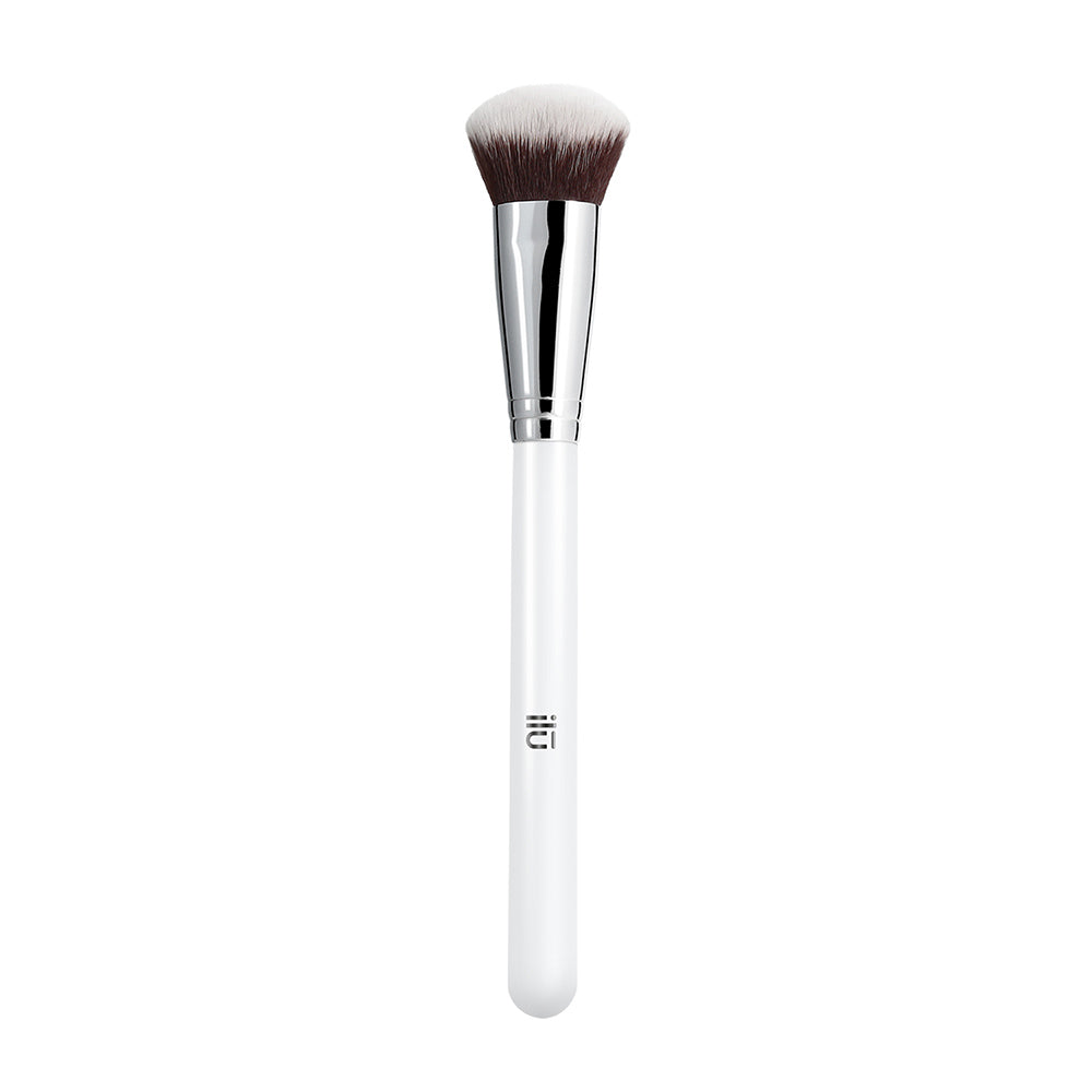 Ilū Make Up Angled Foundation Brush 109 - pennello angolato per fondotinta