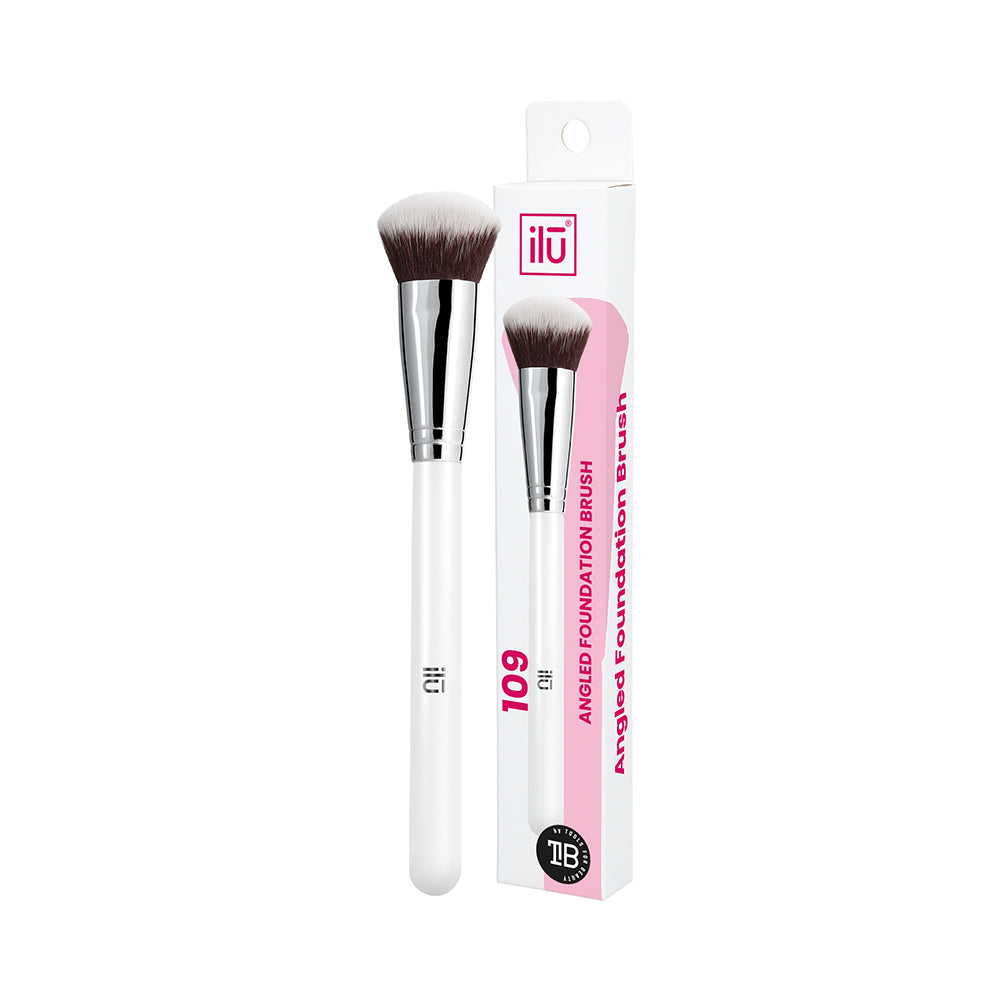 Ilū Make Up Angled Foundation Brush 109 - pennello angolato per fondotinta