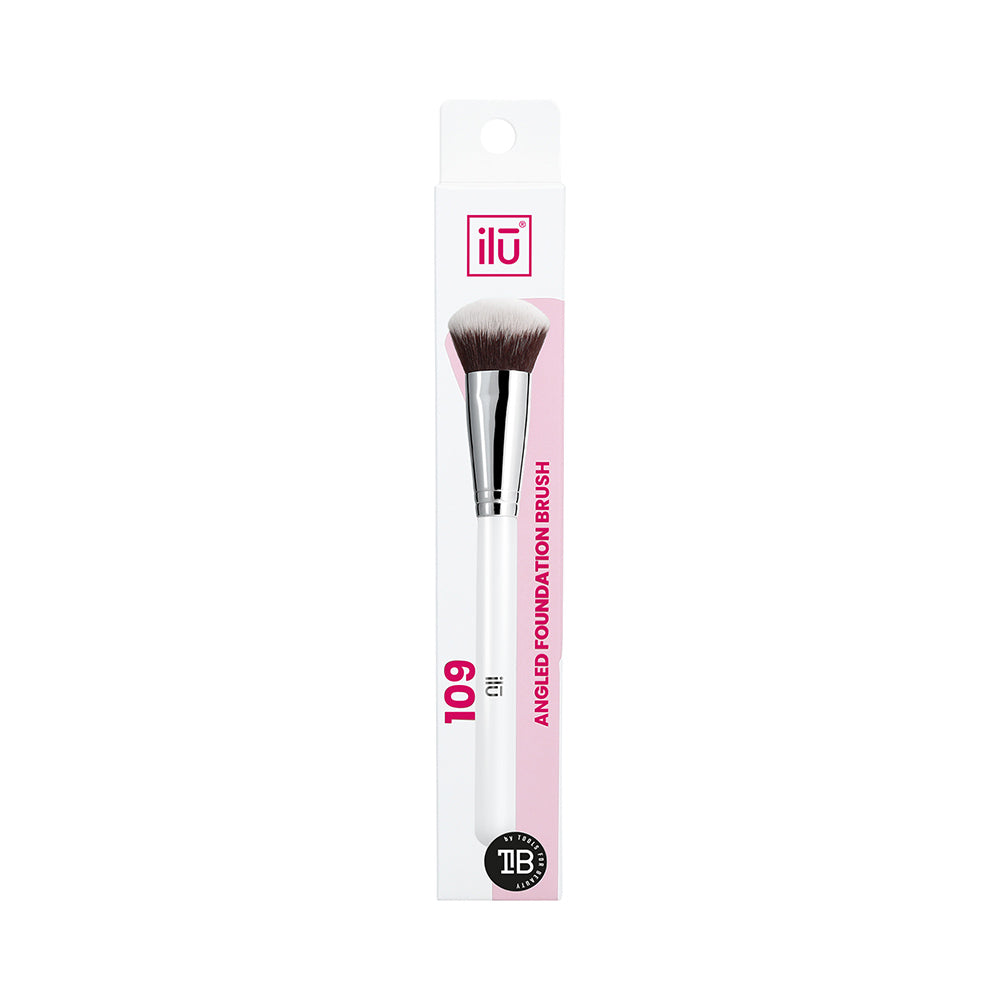Ilū Make Up Angled Foundation Brush 109 - pennello angolato per fondotinta